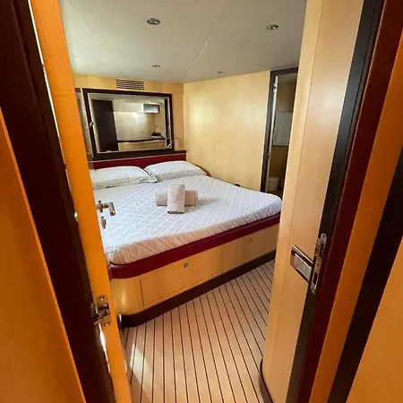 Bateau-hôtel Lakura 55 Torre del Greco