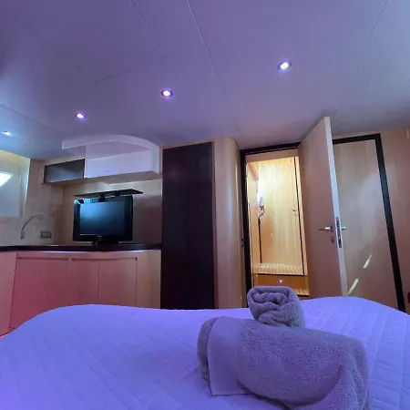 Bateau-hôtel Lakura 55 Torre del Greco