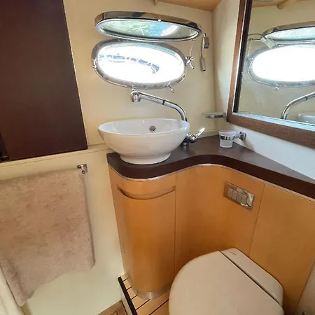 Bateau-hôtel Lakura 55 Torre del Greco